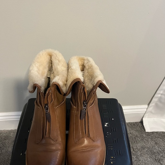 Women’s UGG boot size 10 brown in color gently used nice boot for casual style. - Picture 2 of 3